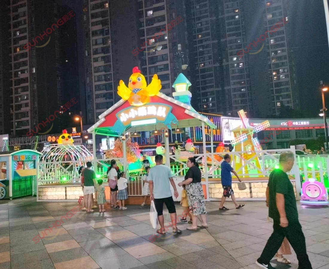 小鸡儿童游乐夜景城 - SUNHONG 城市广场灯光璀璨的小鸡队迷你过山车夜景 - SUNHONG