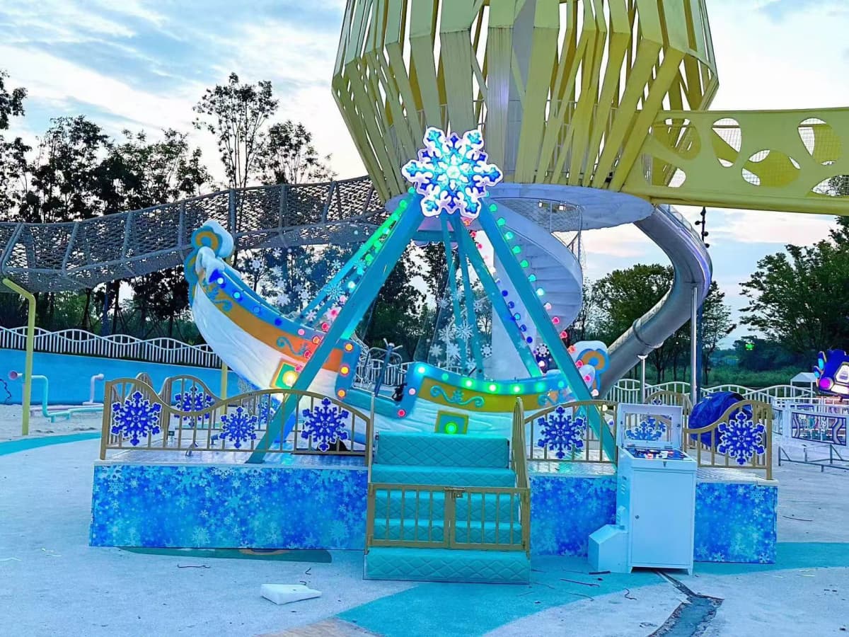 Parque de atracciones al aire libre con minibarco pirata para niños con temática de nieve - SUNHONG
