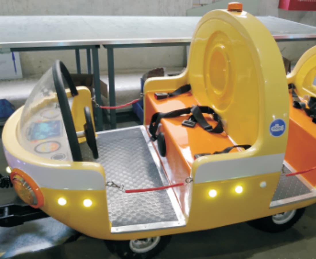 Layout de assentos de vagão de passageiros amarelo no trem sem trilhos Ocean Train para crianças - SUNHONG