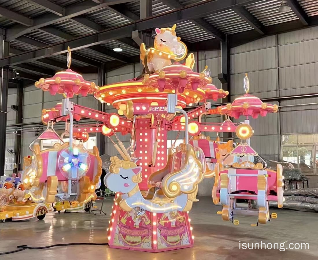 Brinquedo de diversão Red Fairy Unicorn em exposição nas instalações de produção da SUNHONG. - SUNHONG