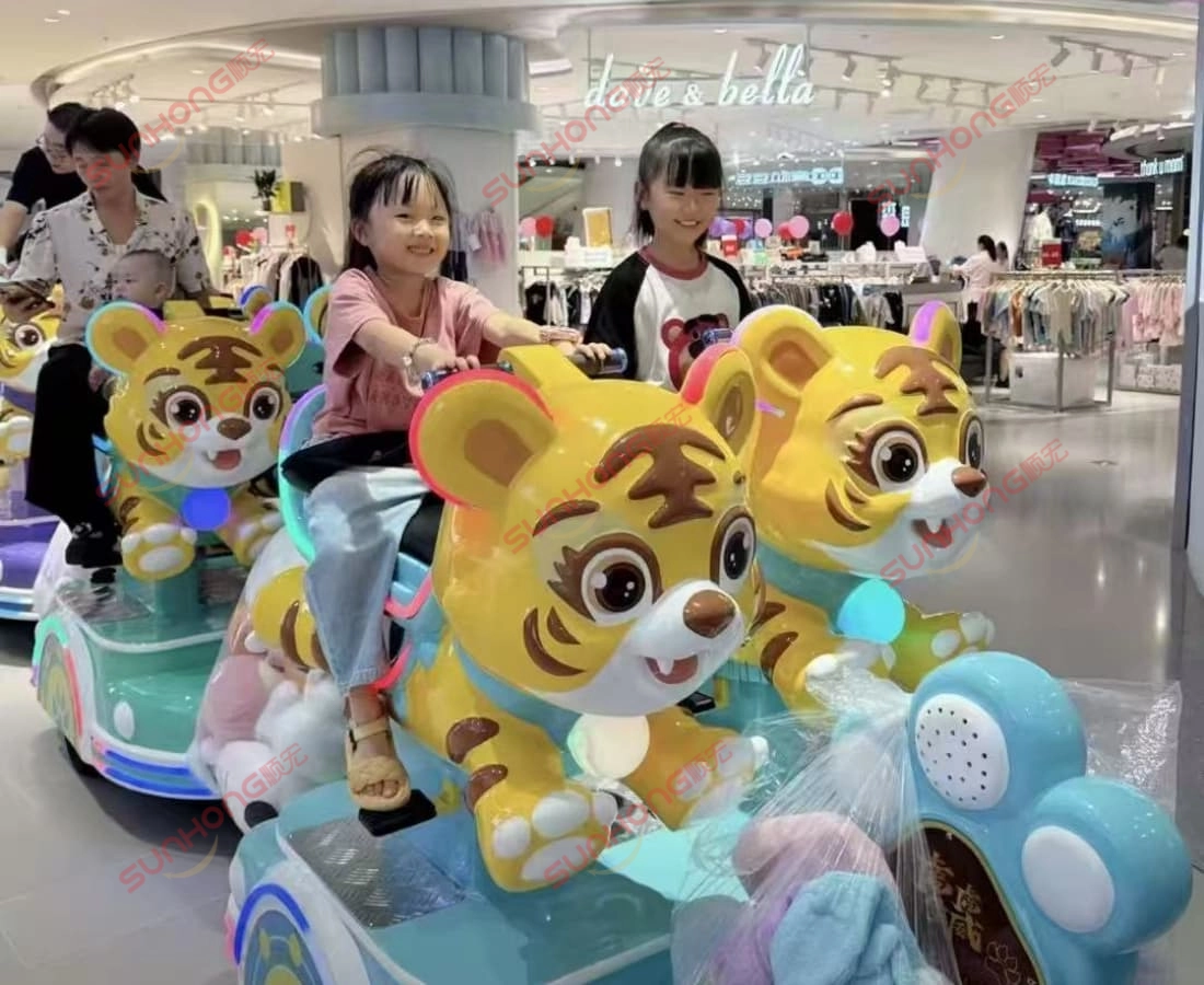 shopping-mall-tigger-small-train-kids-smiling - SUNHONG Happy children riding Tigger small train inside shopping mall, perfect for indoor family entertainment. - SUNHONG