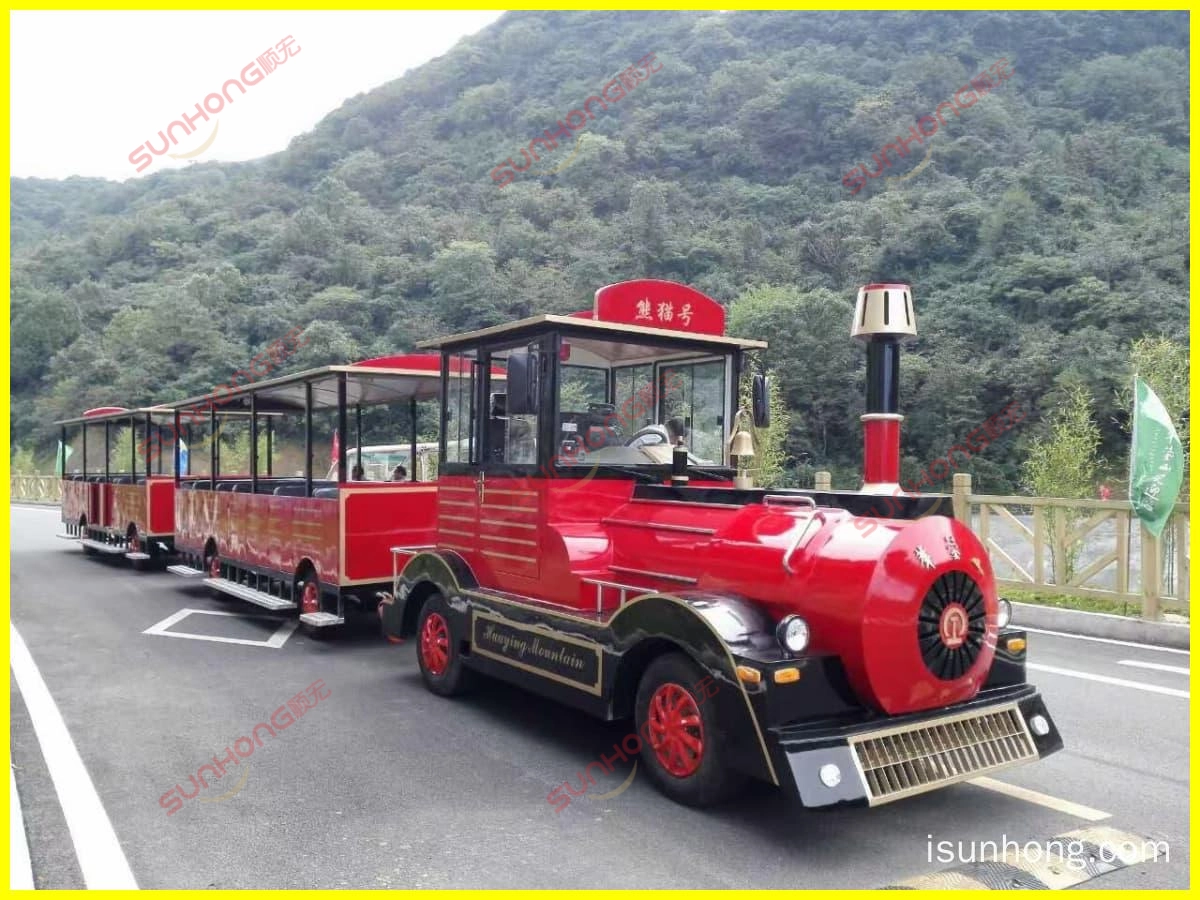 观光火车黑红山路 - SUNHONG 红黑色无轨观光小火车行驶在风景秀丽的山路上——SUNHONG