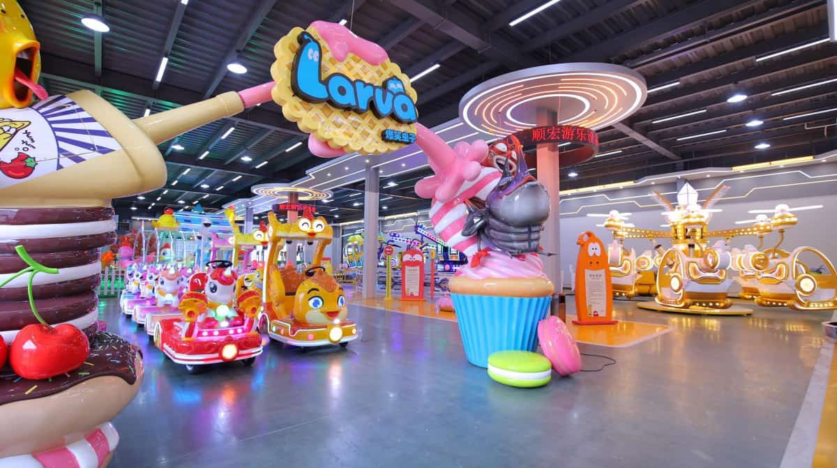 Inside the SUNHONG Amusement Park Rides showroom, featuring Larva amusement equipment, train rides, and Star Pilot attractions. - SUNHONG
