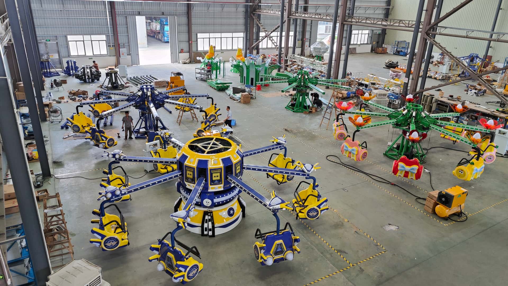 Instalação do brinquedo Time Jump na fábrica da SUNHONG, fabricante de brinquedos para parques de diversões - SUNHONG