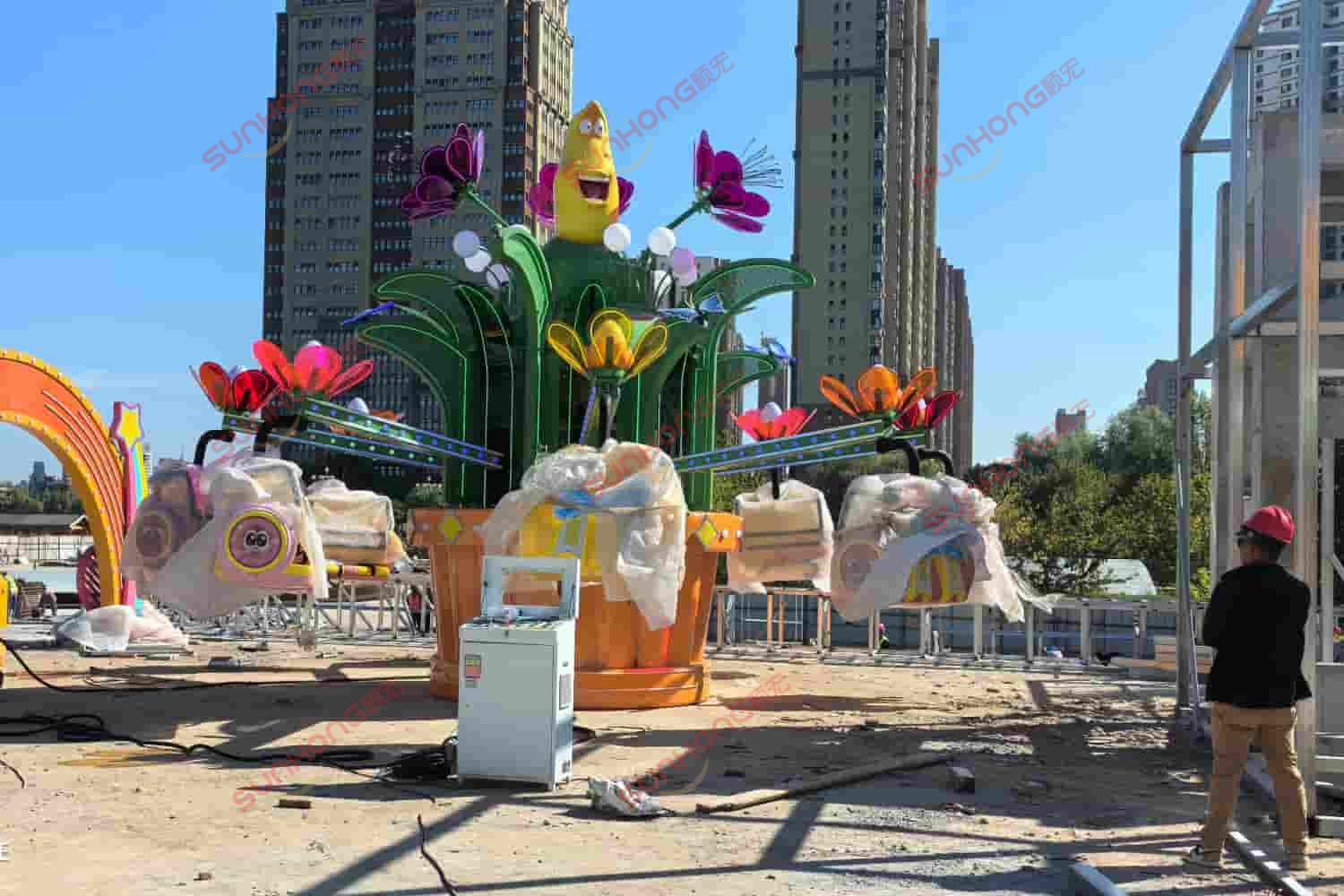 SUNHONG installation workers are working on the project SUNHONG installation workers are working on the project