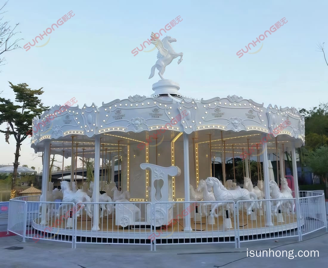 斯巴达骑士旋转木马 36p 主游乐园 - SUNHONG 36座骑士斯巴达旋转木马出售,拍摄于游乐园场景中的主要景点 - SUNHONG