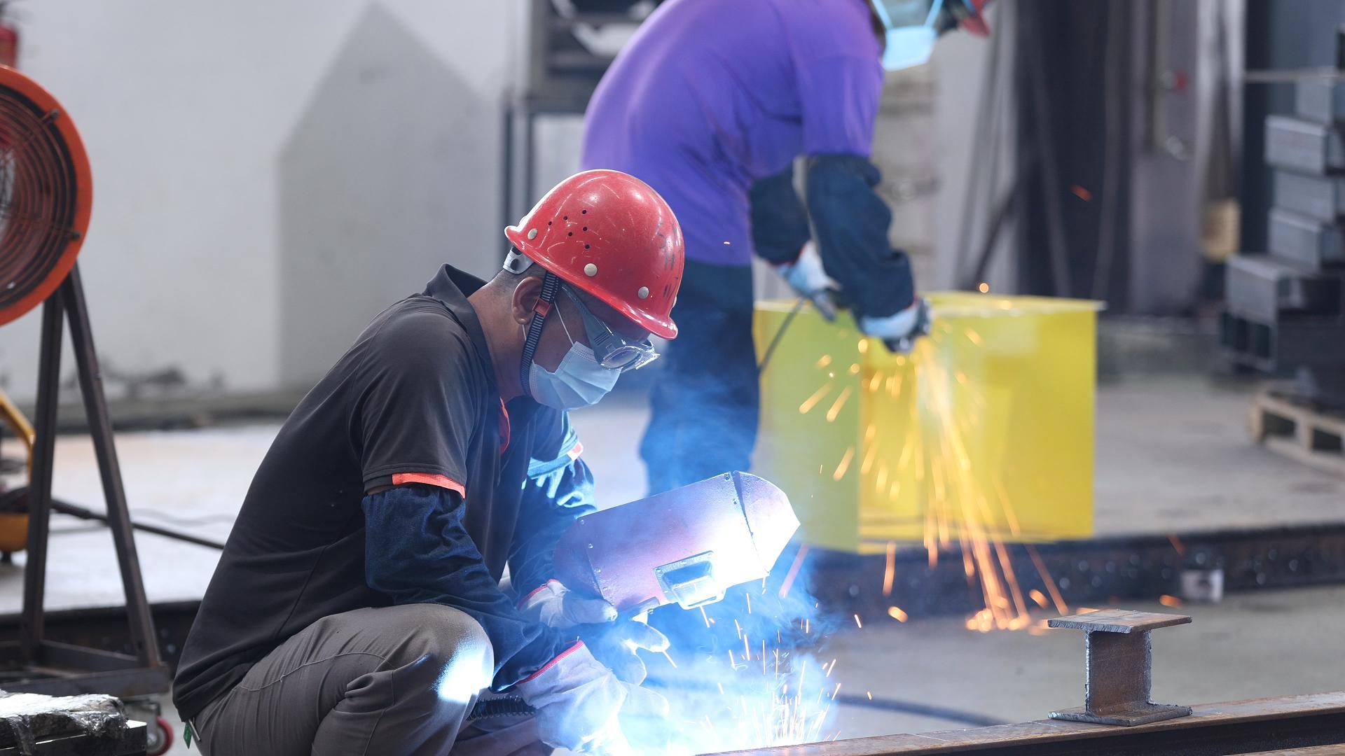 SUNHONG workers are installing amusement equipment (1) - SUNHONG