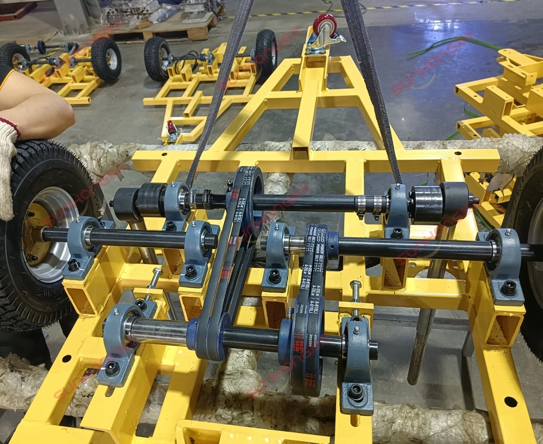 tigger-small-train-drive-system-rear-axle - SUNHONG Rear axle differential and belt-driven transmission system of Tigger small train ride, ensuring smooth and reliable motor power output. - SUNHONG