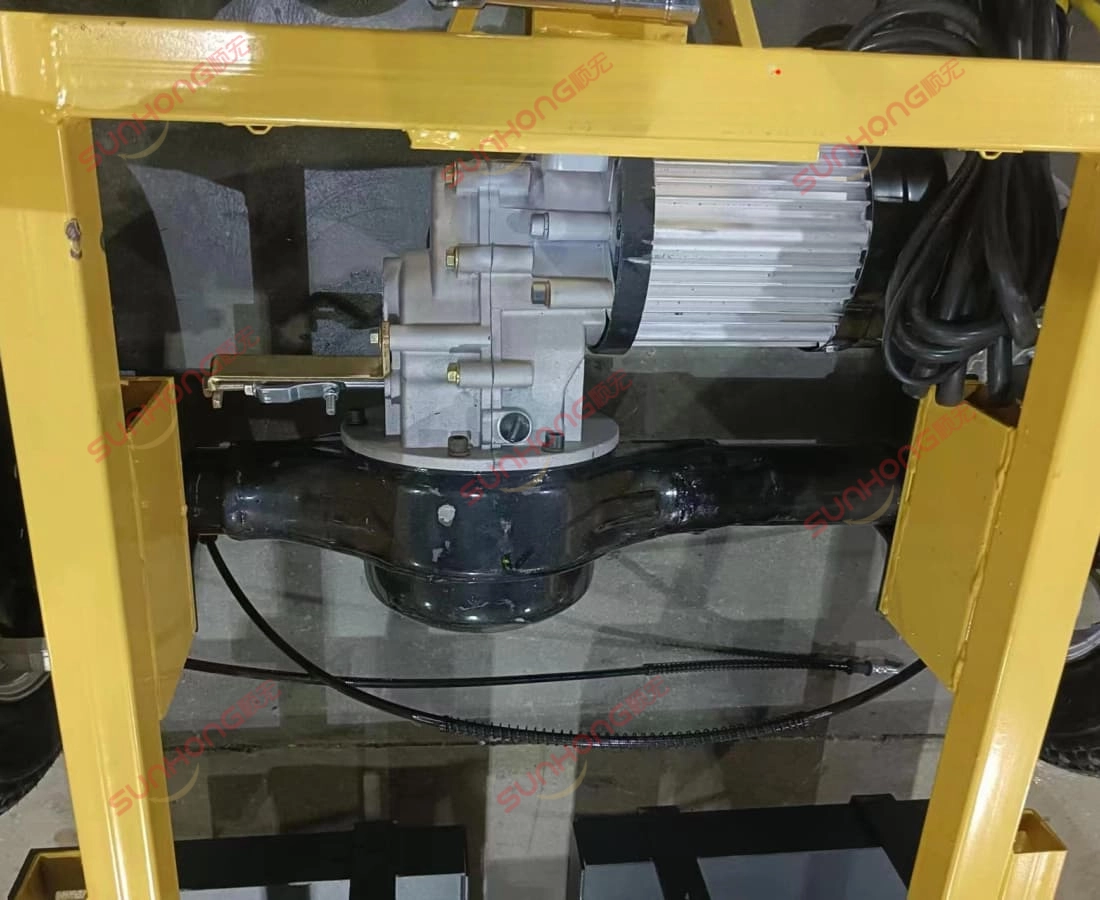 tigger-trackless-train-dc-motor-axle-unit - SUNHONG Close-up of the DC motor and professional rear axle unit used in small trackless train rides for kids and family. - SUNHONG
