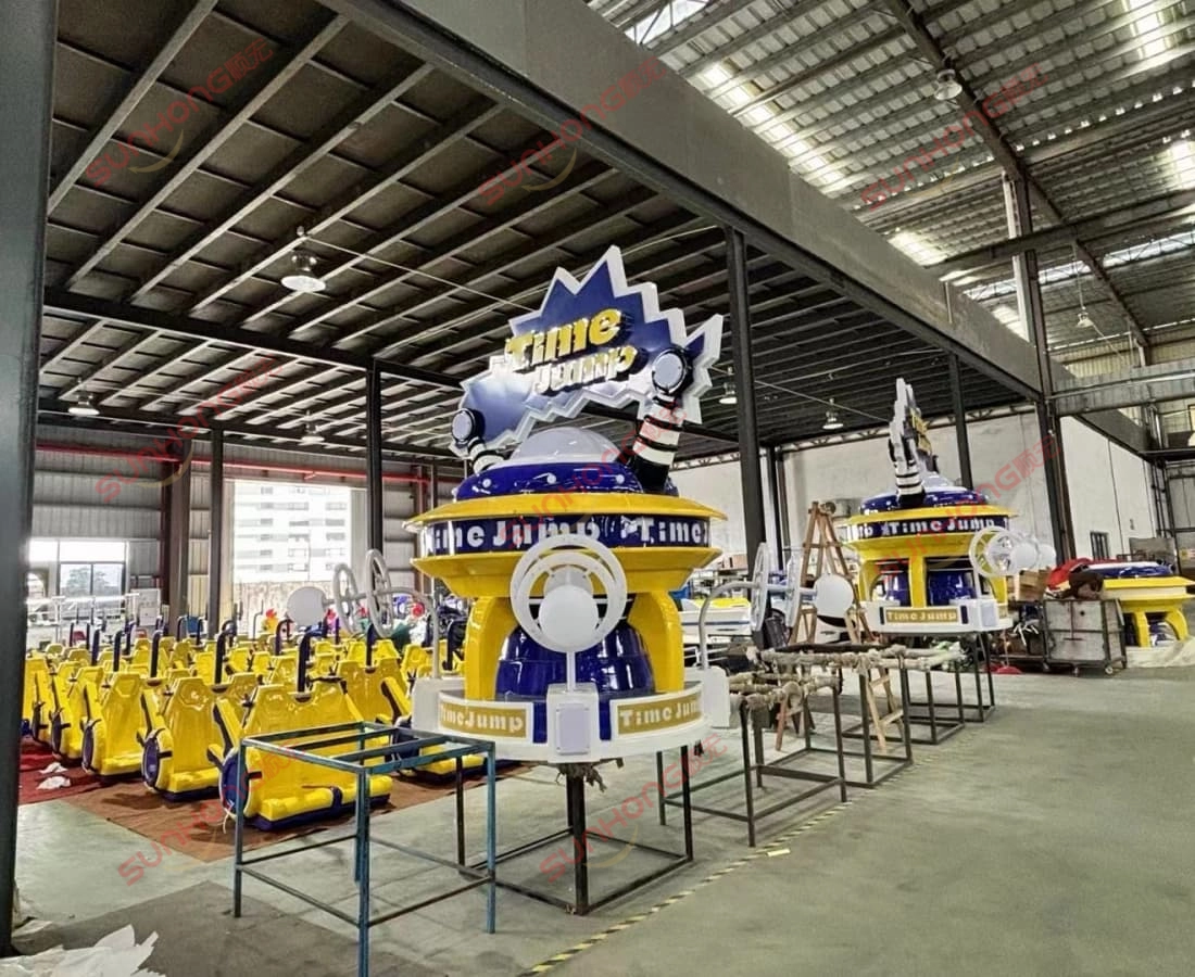 时间跳跃骑行主题及孙宏工作室座位 - 孙宏 SUNHONG 工作室布置的 Time Jump 主题展板和座椅组件。 - SUNHONG