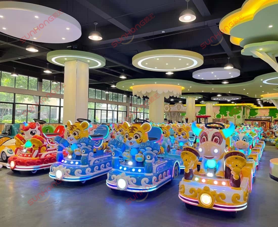 unicorn-train-indoor-park-lineup Unicorn train and other animal rides in indoor amusement park