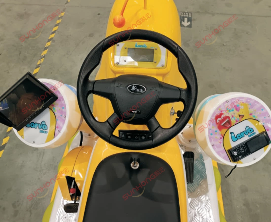 yellow-larva-train-steering-wheel-controls - SUNHONG Steering wheel and control system of Yellow car on the Larva Ranger trackless train – easy operation for drivers. - SUNHONG