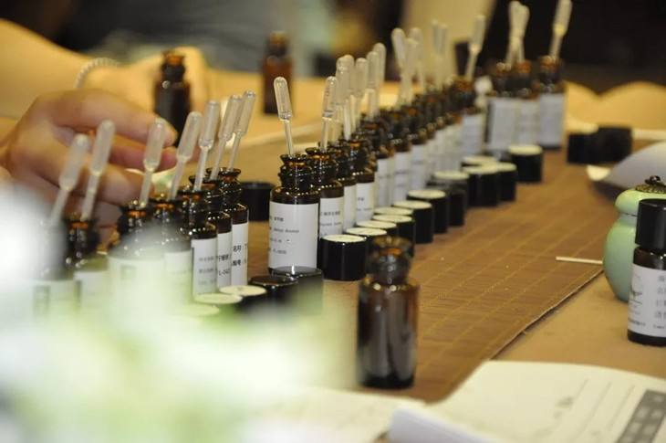 How To Blend A Bottle Of High Quality Perfume?