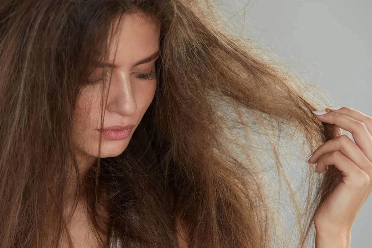 Woman-with-damaged-hair.-Discover-best-damaged-hair-treatment-products-for-repair-and-restoration. Woman with damaged hair. Discover best damaged hair treatment products for repair and restoration.