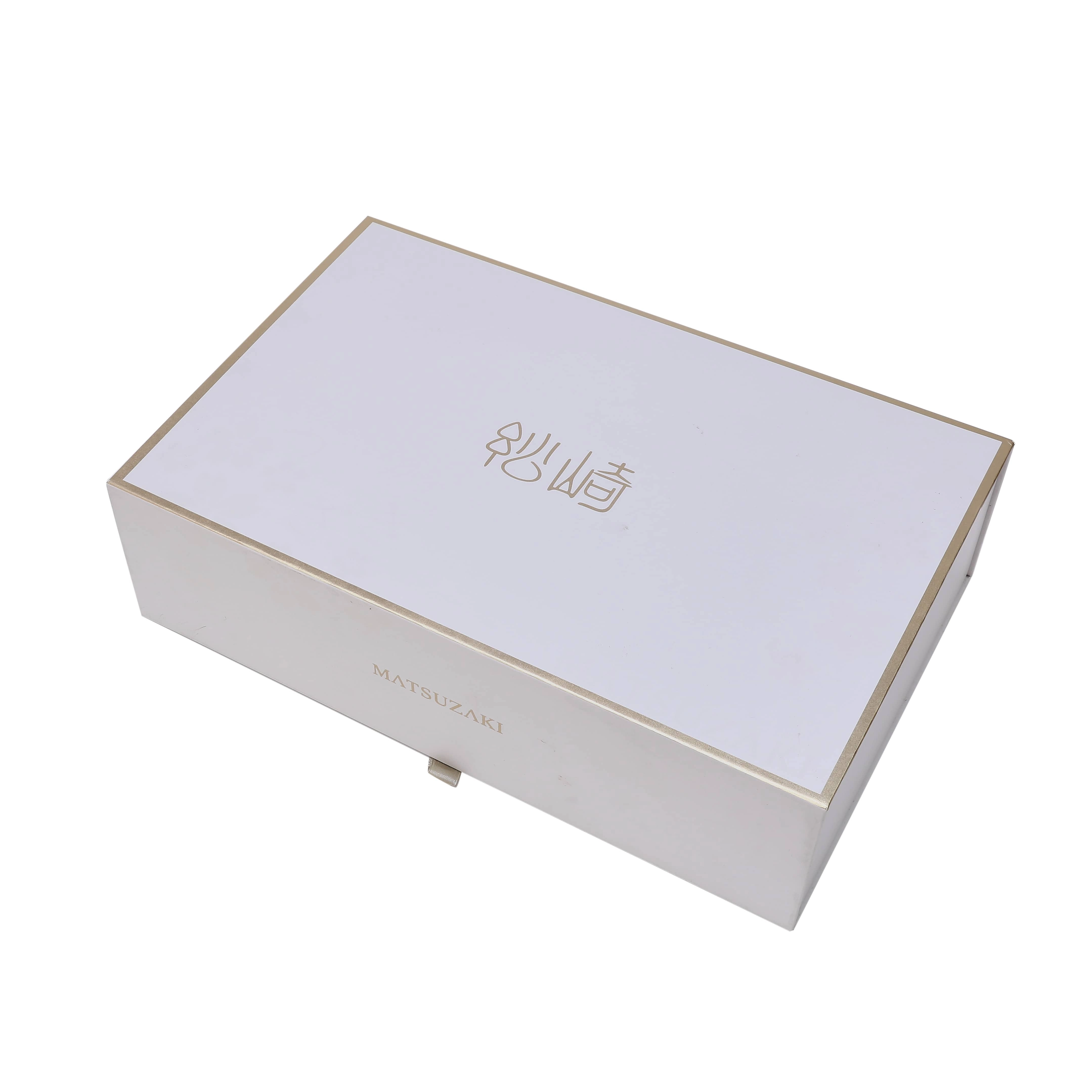 custom luxury gift boxes