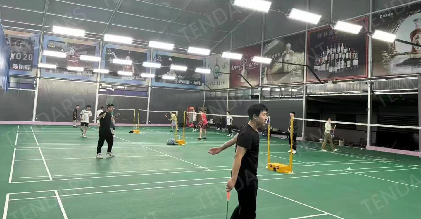 techado de cancha de bádminton