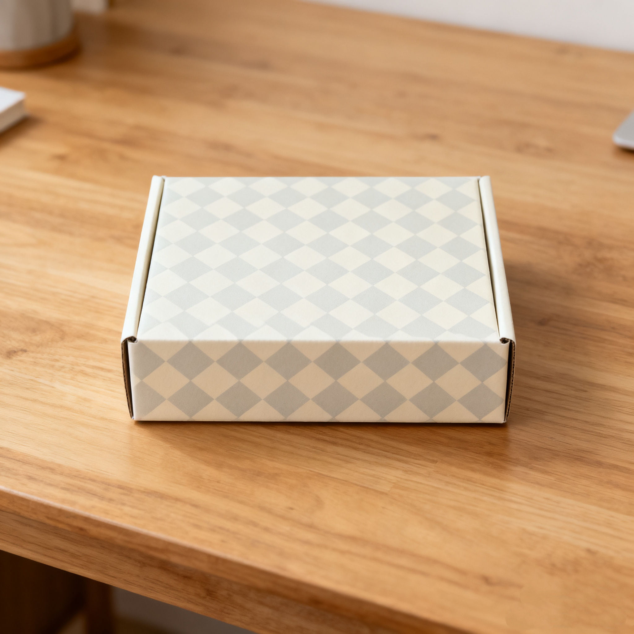 Elegant holiday mailer box for gift packaging