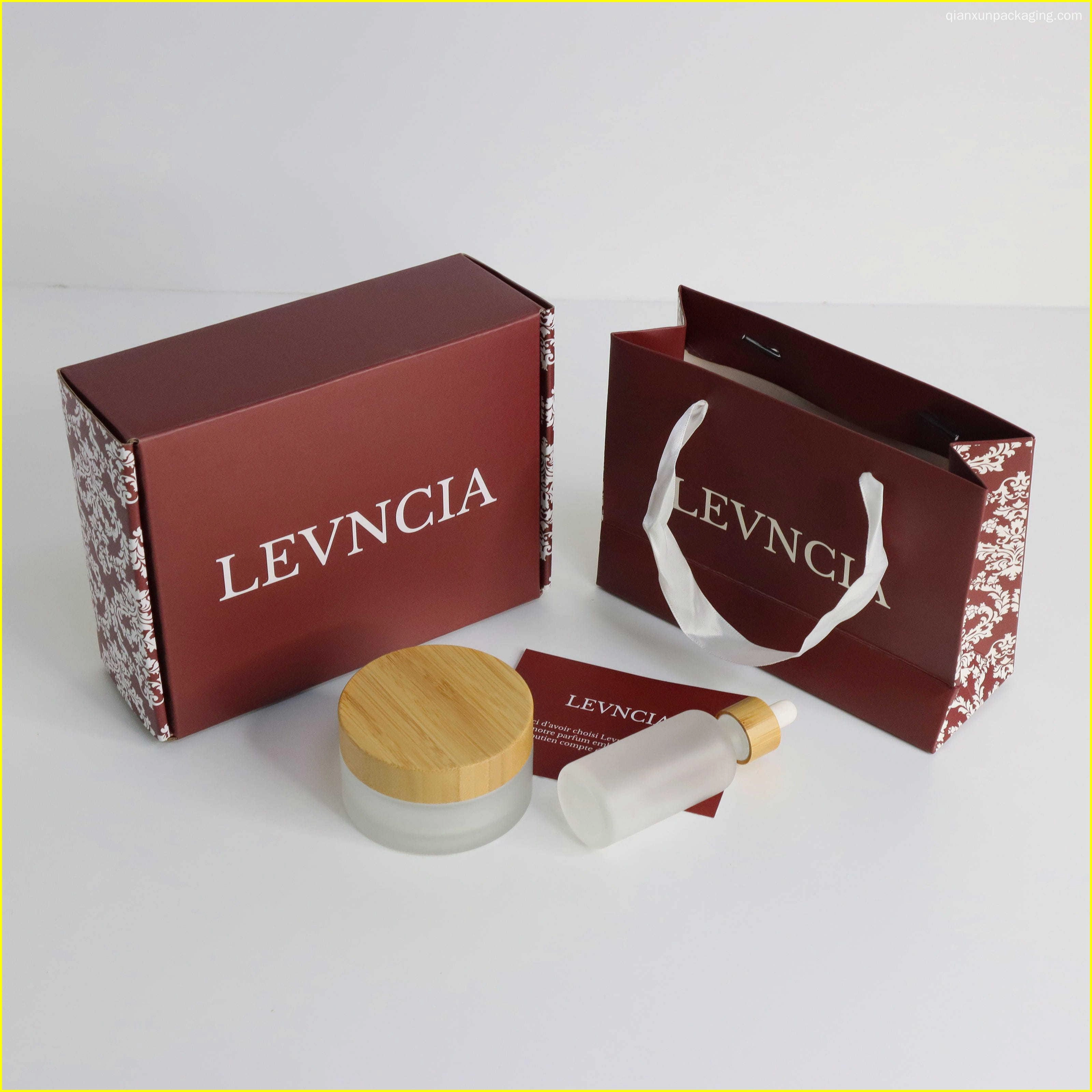 Elegant brown box with decorative patterned sides - QianXun