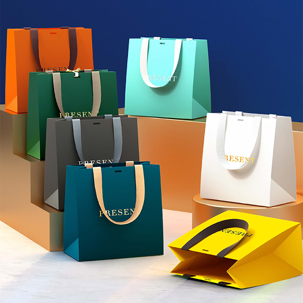 Luxury CMYK printed retail gift paper bags