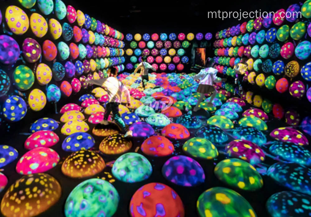 Interactive projection games rotating bouncing sphere_03