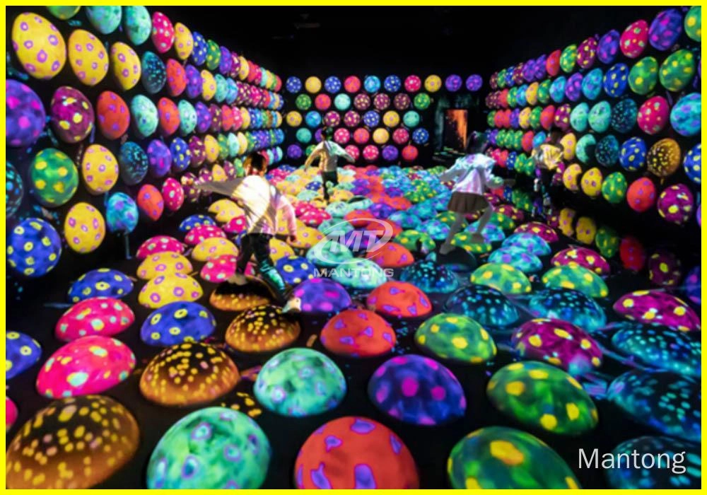 Interactive projection games rotating bouncing sphere_03