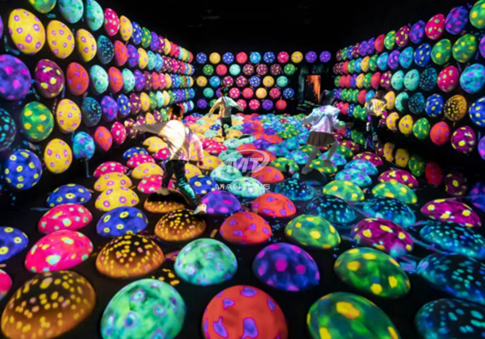 Interactive projection games rotating bouncing sphere_03