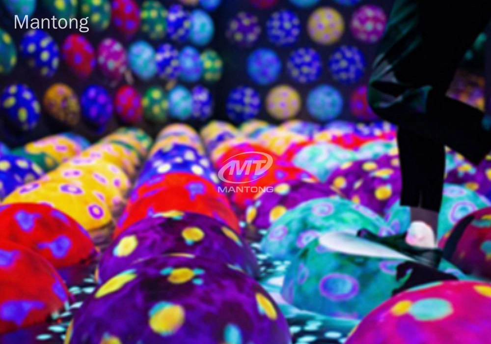 Interactive projection games rotating bouncing sphere_04