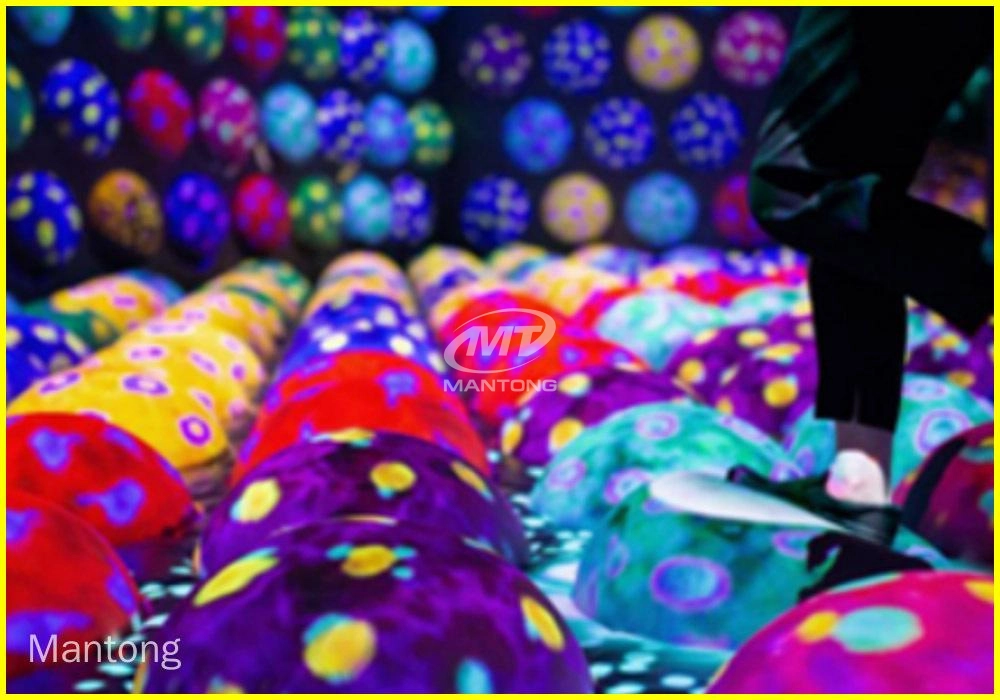 Interactive projection games rotating bouncing sphere_04