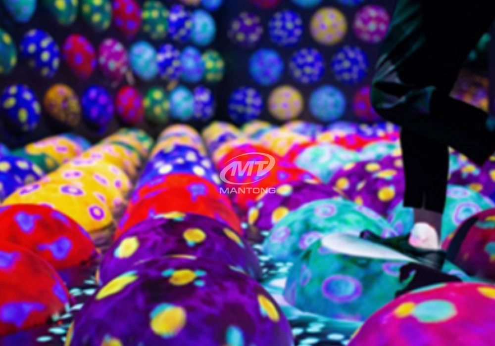 Interactive projection games rotating bouncing sphere_04