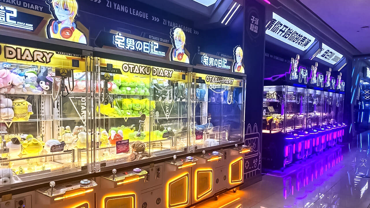 claw-machine-in-arcade claw machine in arcade
