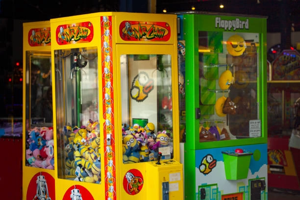 Claw machine play provides a fun, interactive experience that keeps players engaged, offering the chance to win prizes while enjoying a thrilling challenge.