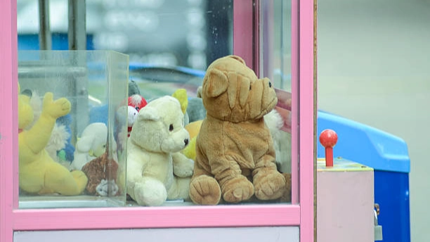 Good claw machine with cute plush toys.