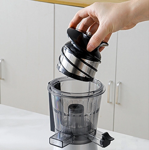 Place the screwdriver
Simply place into the ingredient cups