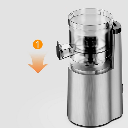 Put the juicing bowl to the power base