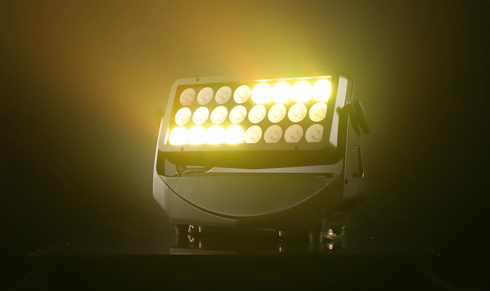 24x20W RGBW 4in1 IP65 Wall Wash 6 Segments producing warm yellow wash effect - Colorful Light