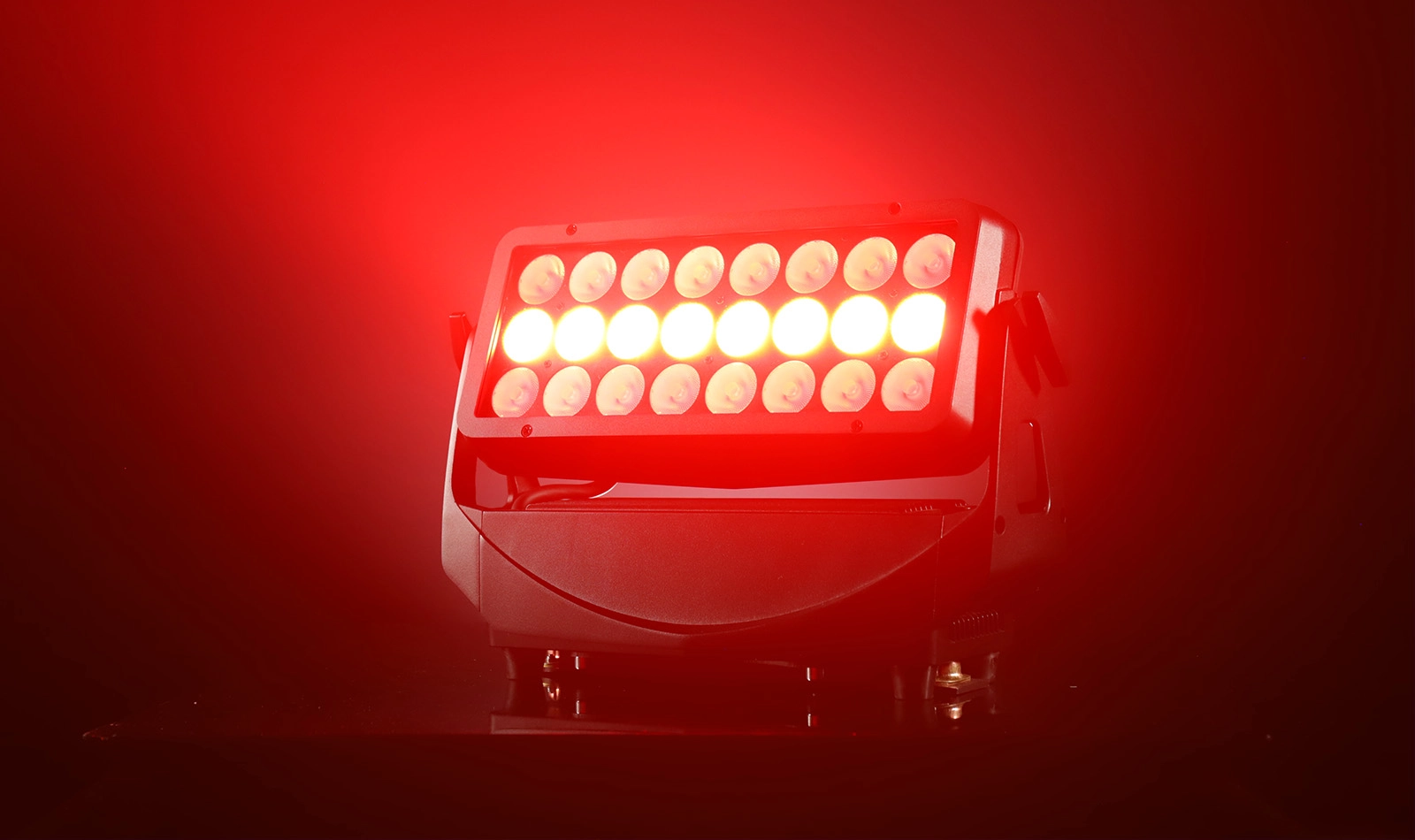 24x20W RGBW 4in1 IP65 Wall Wash 6 Segments with red wash output - Colorful Light