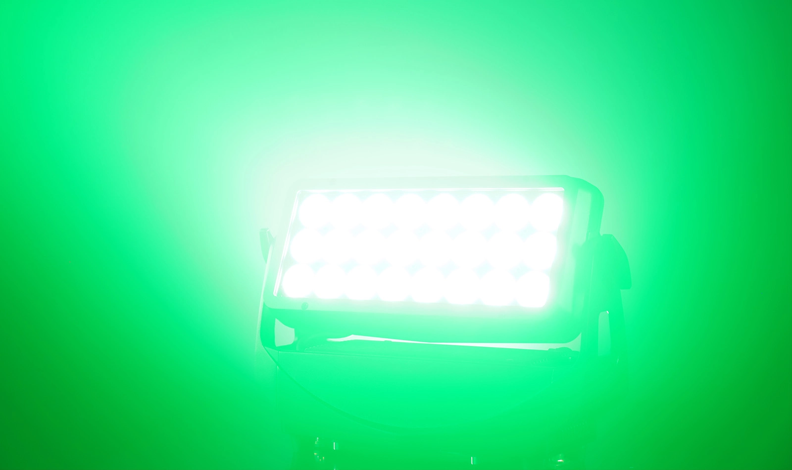 24x20W RGBW 4in1 IP65 Wall Wash 6 Segments showing green wash effect - Colorful Light