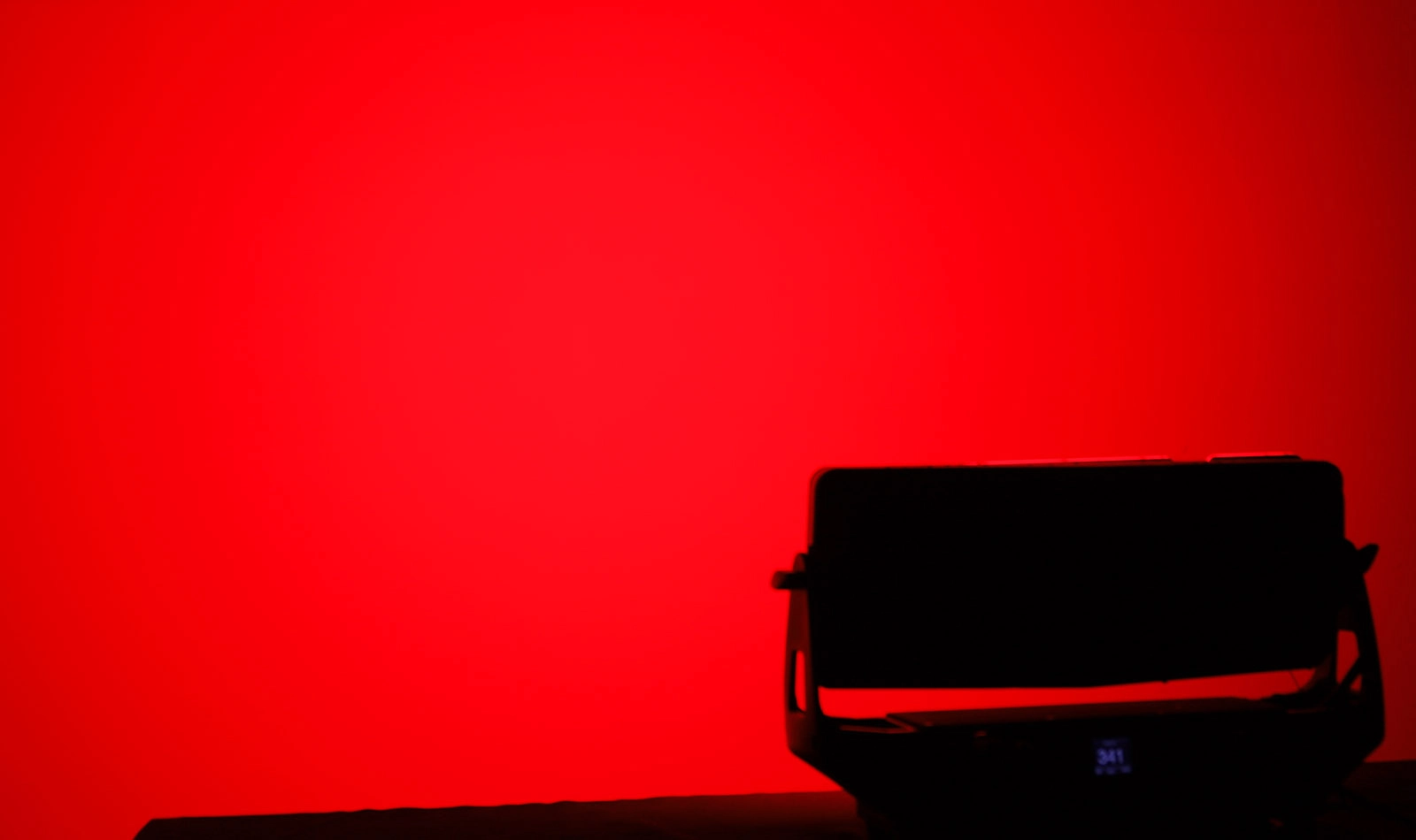 48x20W RGBW 4in1 IP65 Wall Wash 8 Segments creating red background wash - Colorful Light