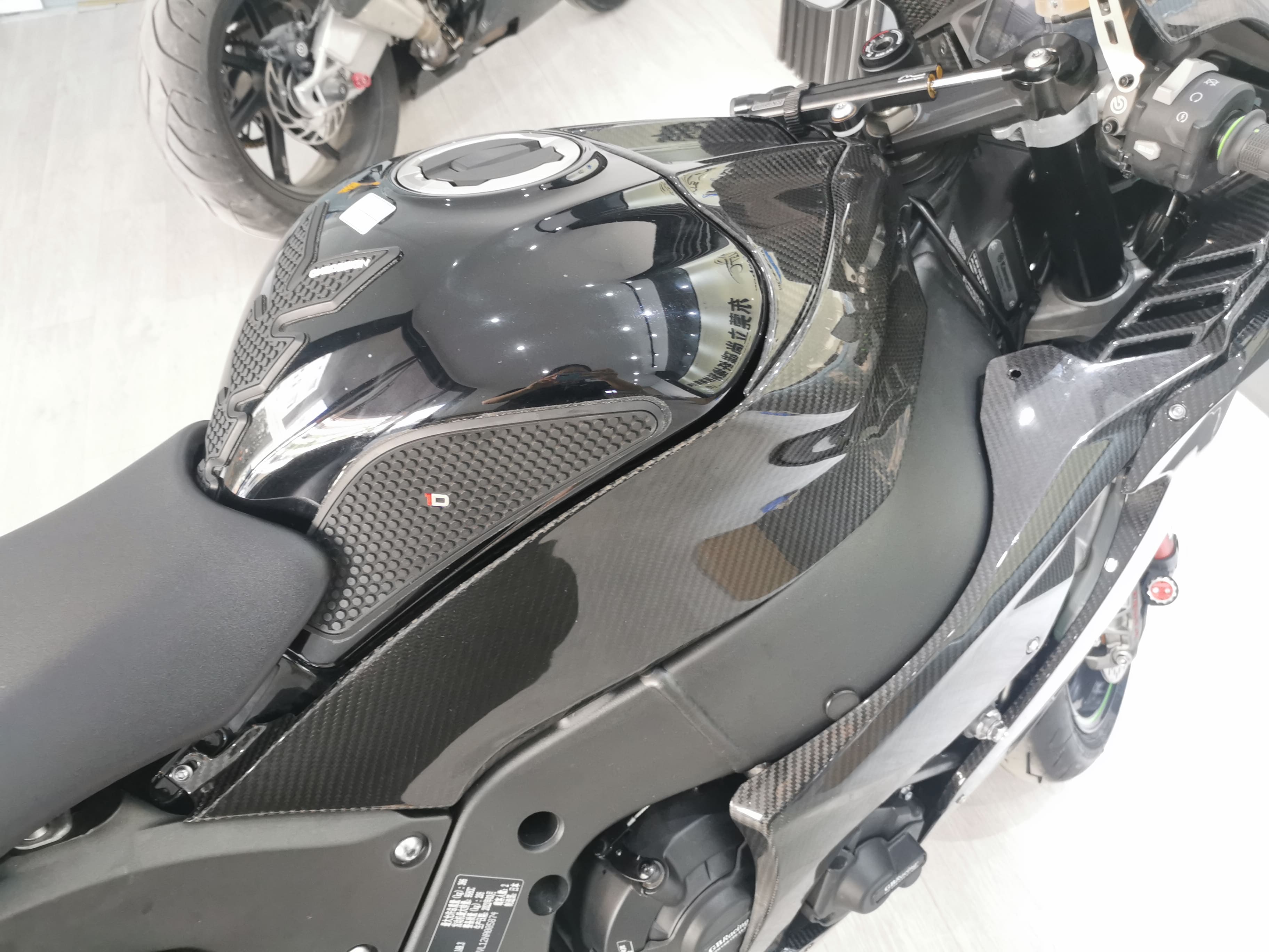 Kawasaki ZX10R Carbon Fiber Tank Cover Side Panels