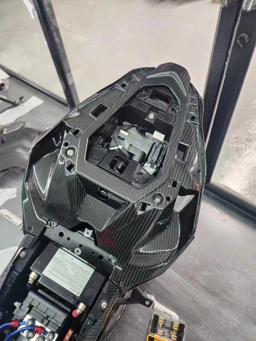 Carénage arrière supérieur en fibre de carbone pour BMW S1000R 2021 Carénage arrière supérieur en fibre de carbone pour BMW S1000R 2021