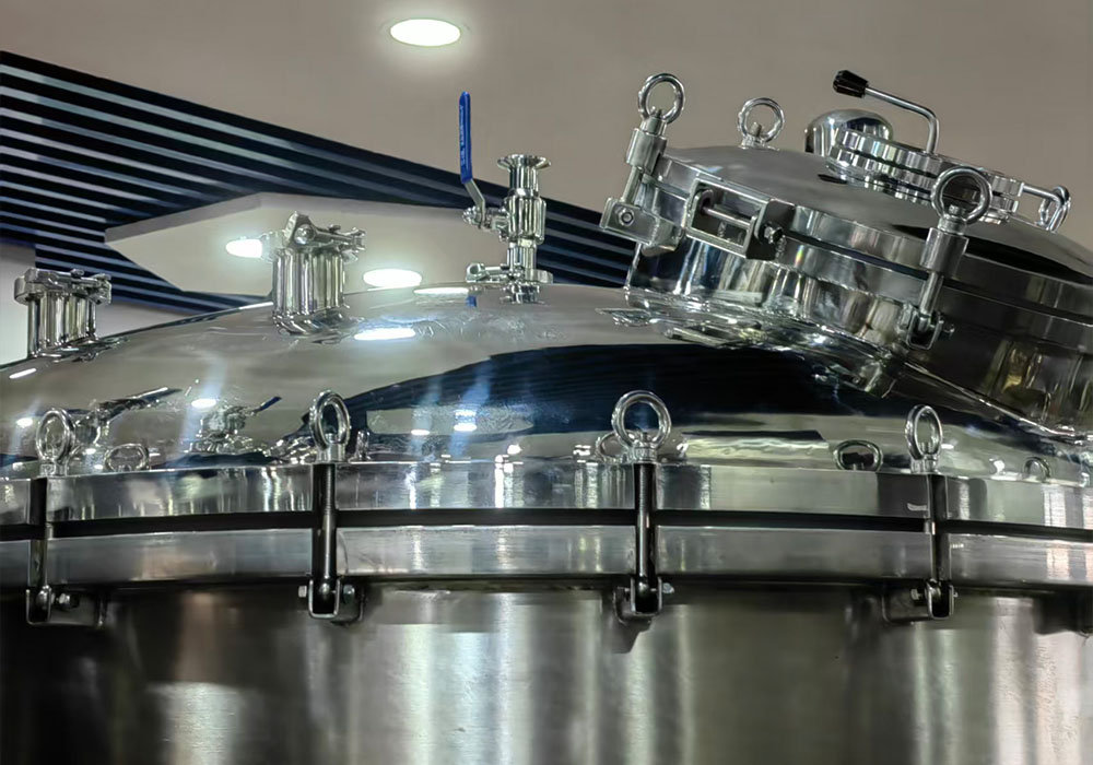 A pharma client reorders a mixer, refers others; a cosmetics company orders an emulsifier, securing long-term partnership.-03