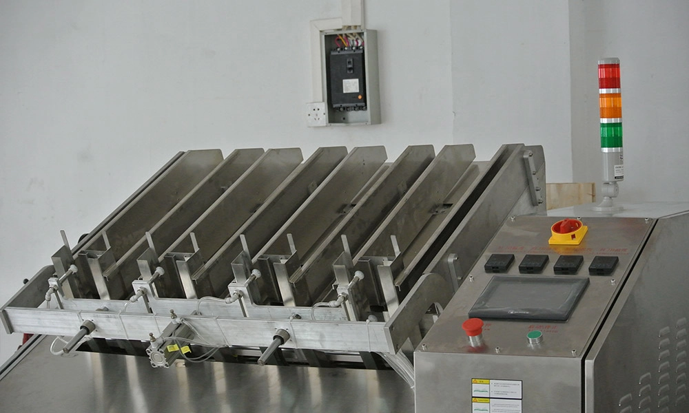 Automatic Facial Mask Filling Machine-01 - FULUKE