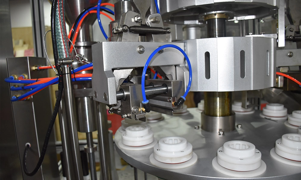 Automatic Tube Filling and Sealing Machine-01 - FULUKE