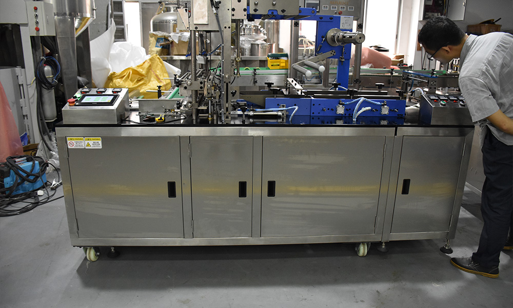 Film Packaging Machine High Quality Three-dimensional Case Box Packing Machine Carton Cellophane Toy Box Cigarettes Film Packing Machine