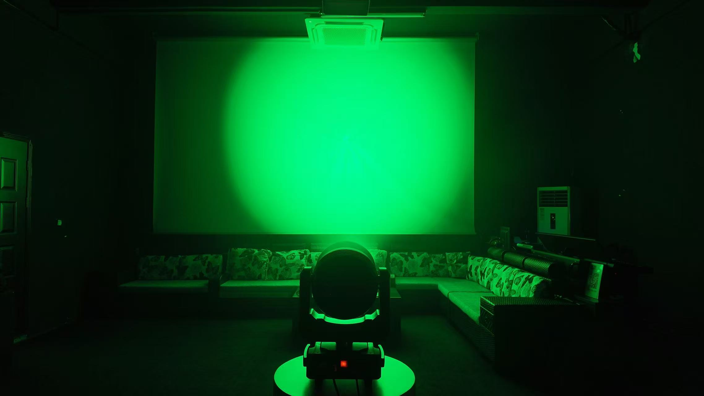 bee eye moving head light