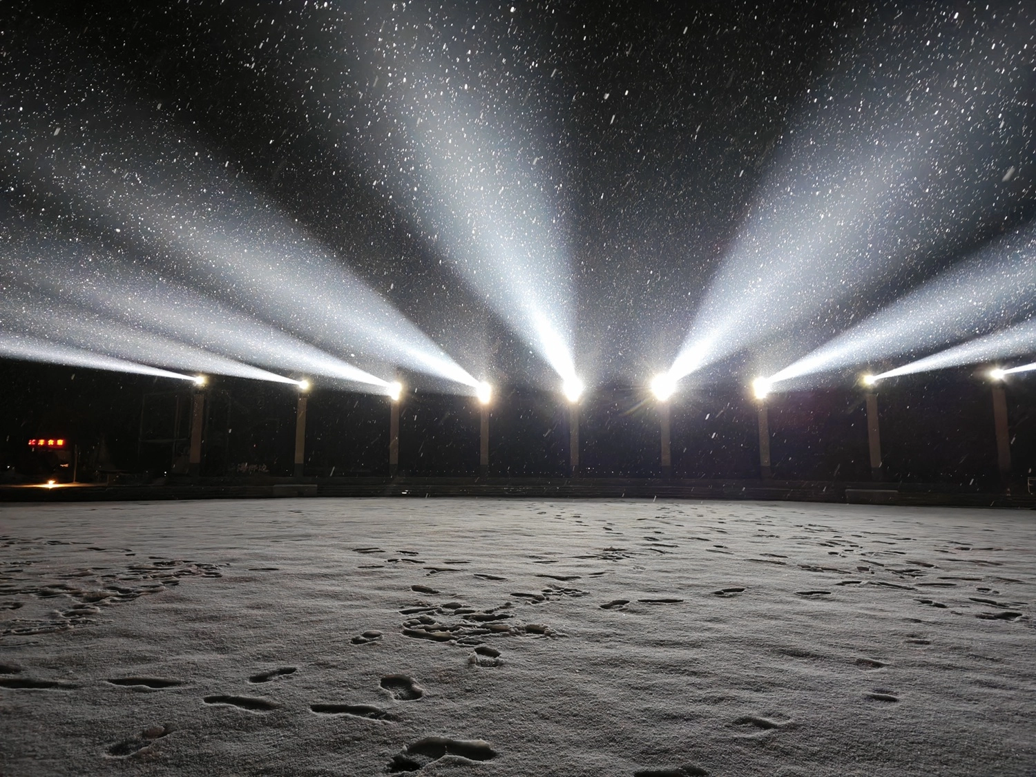 Foco de escenario exterior con cabezal móvil y haz de luz impermeable IP66 - Vanray