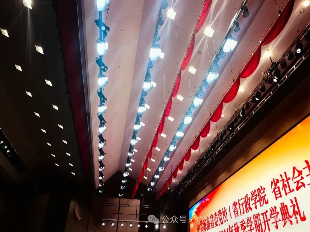 led fresnel spot light