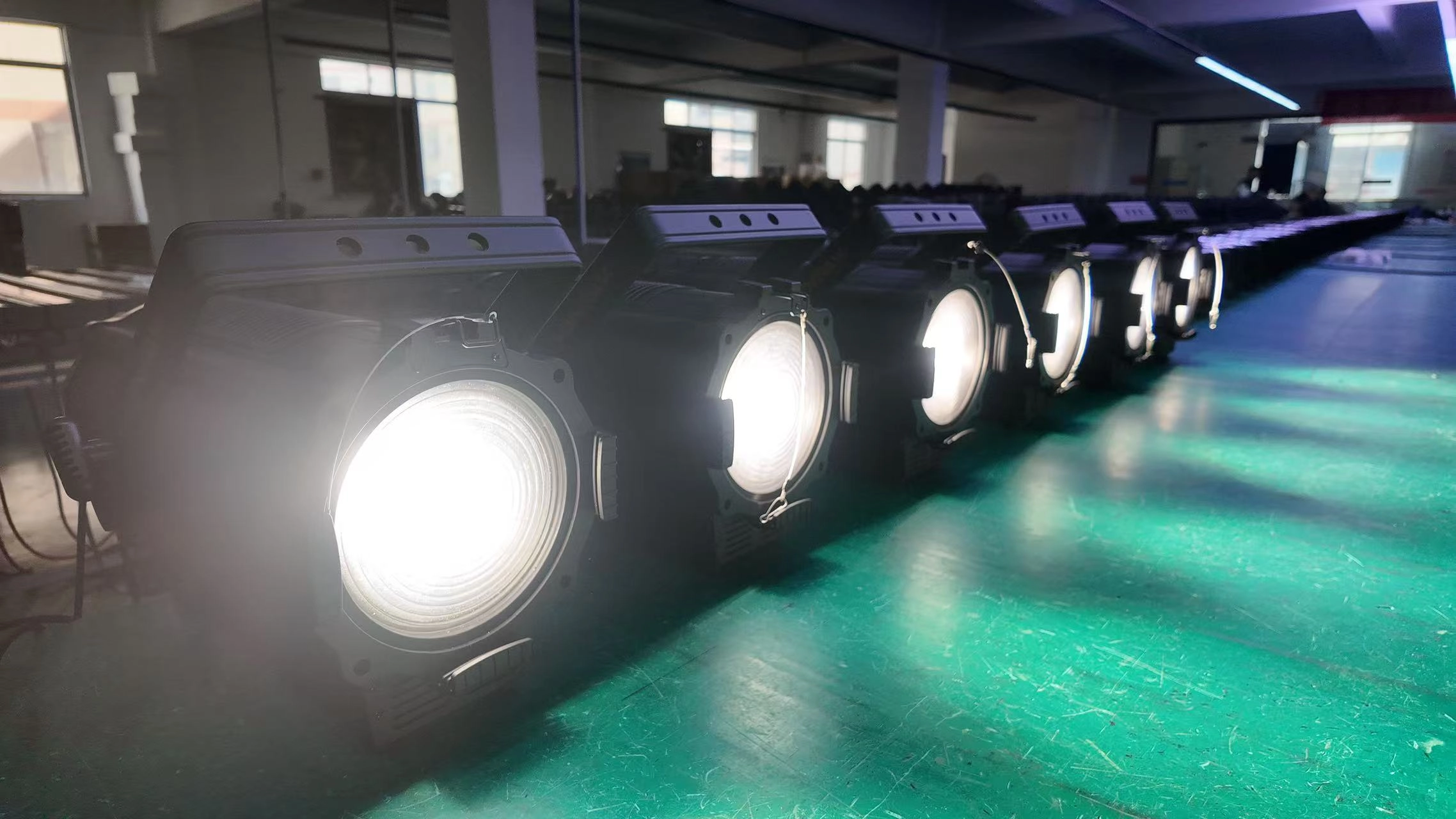 مصباح فرينل LED سبوت - فانراي مصباح فرينل سبوت ليد - فانراي