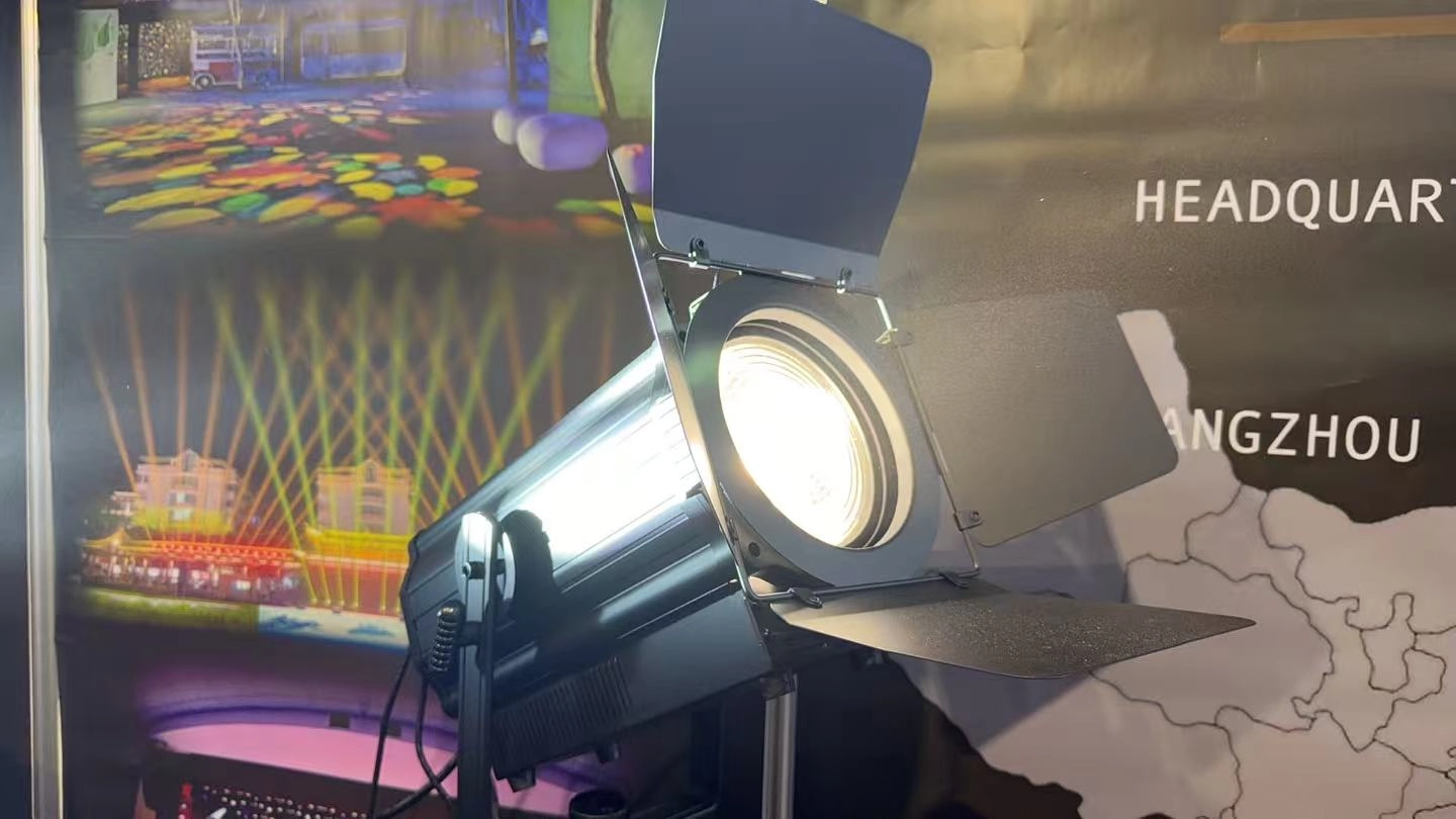 led fresnel spot light at ise - Vanray