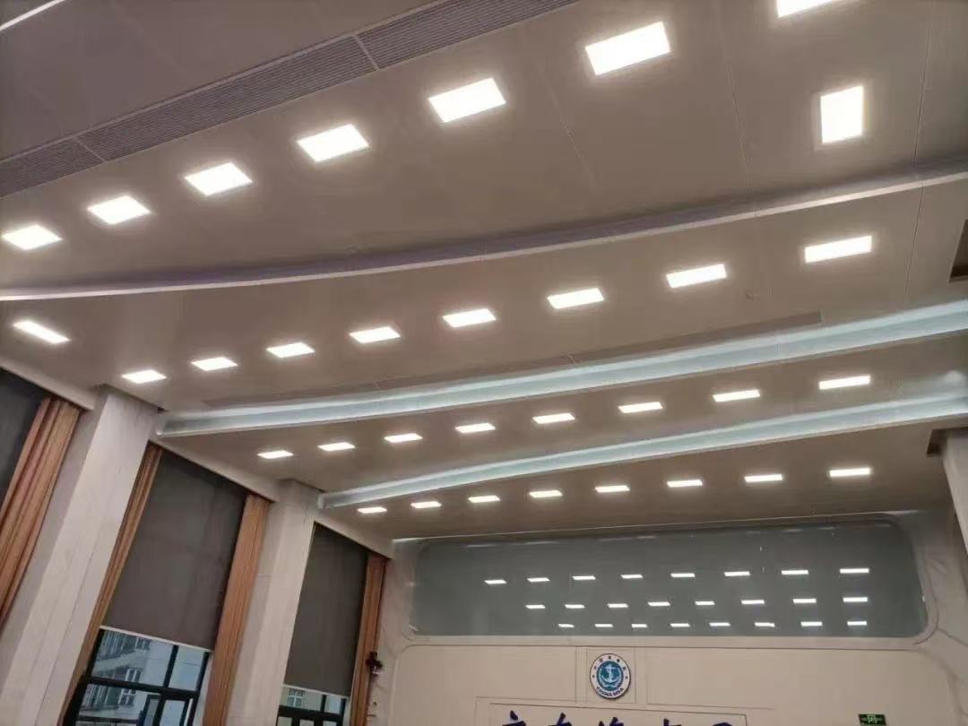 会議室用LEDパネルライト
